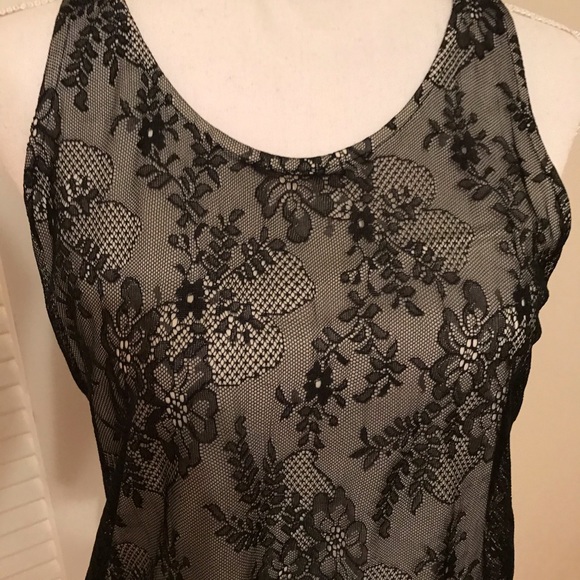 Black and white lace top - Picture 2 of 3